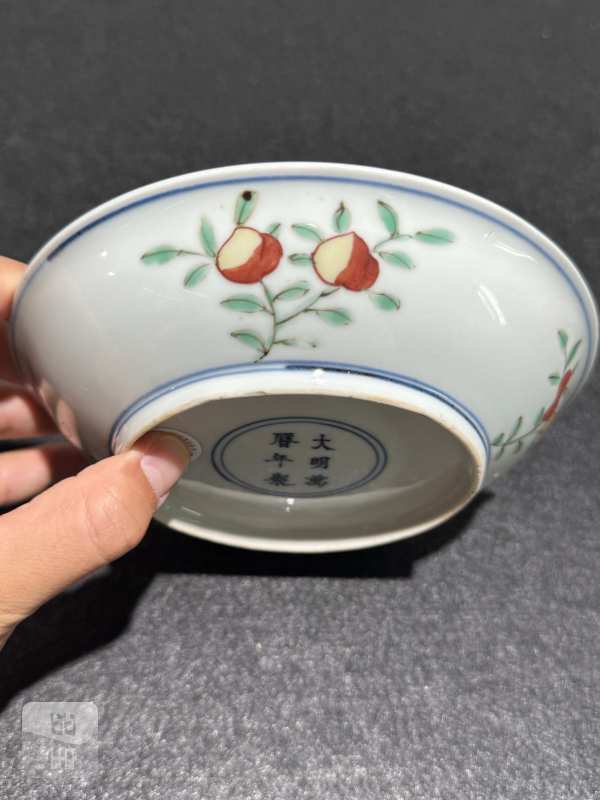 明万历 青花五彩博古花卉纹盘 - 图5